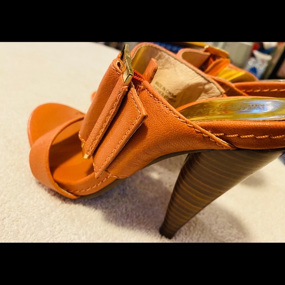 Almost Brand New - Super Stylish Heels By MICHAEL KORS - box 20 - Picture 2 of 6